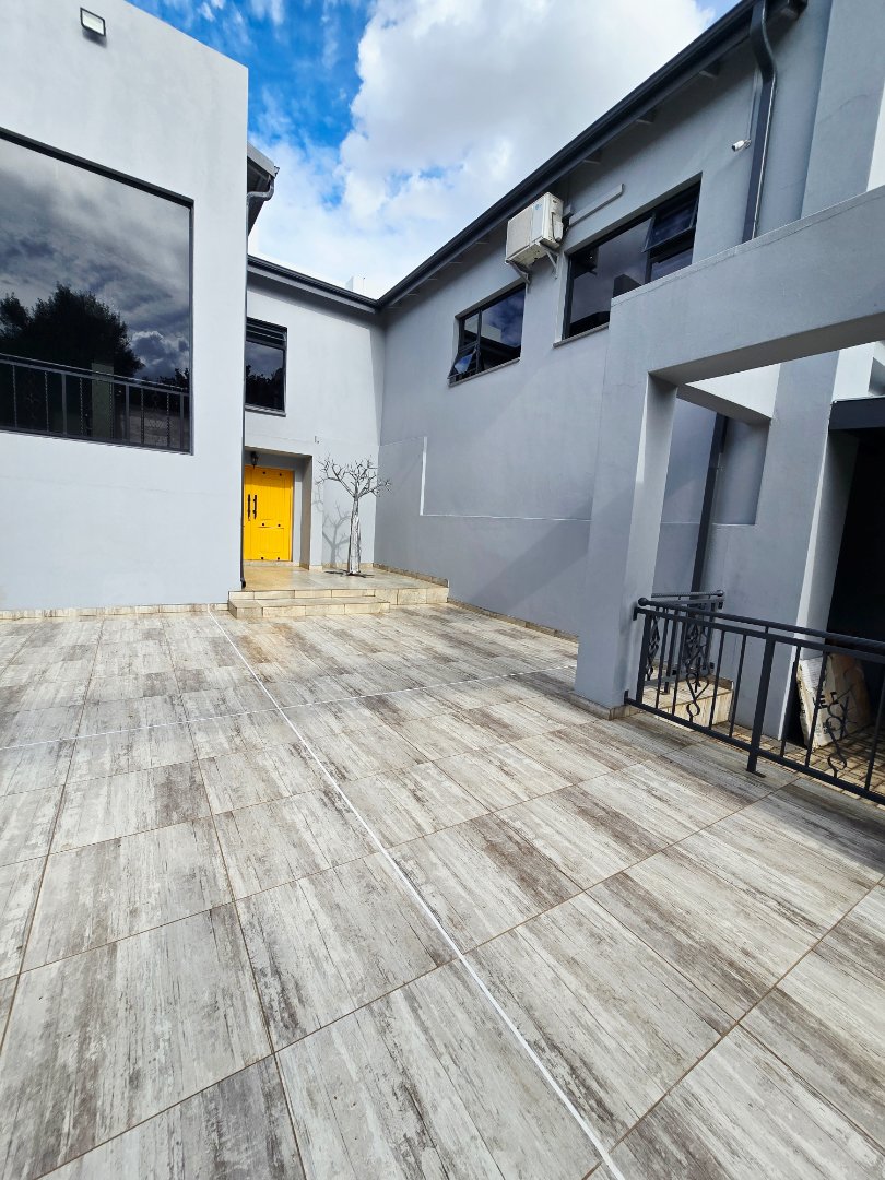 6 Bedroom Property for Sale in Wilkoppies North West